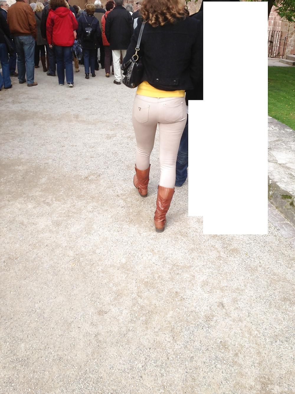 23P Candid Ass in tight Jeans and Boots - Voyeur