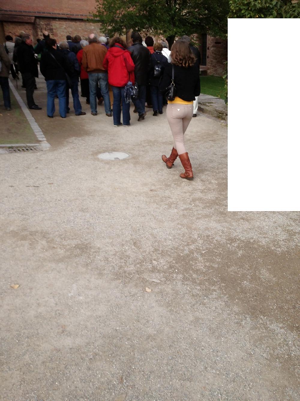 23P Candid Ass in tight Jeans and Boots - Voyeur