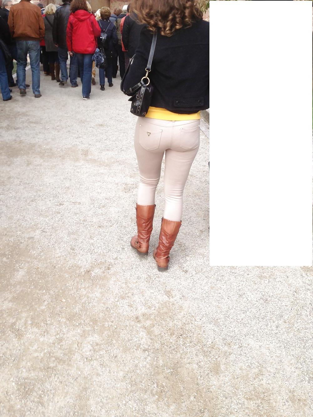 23P Candid Ass in tight Jeans and Boots - Voyeur