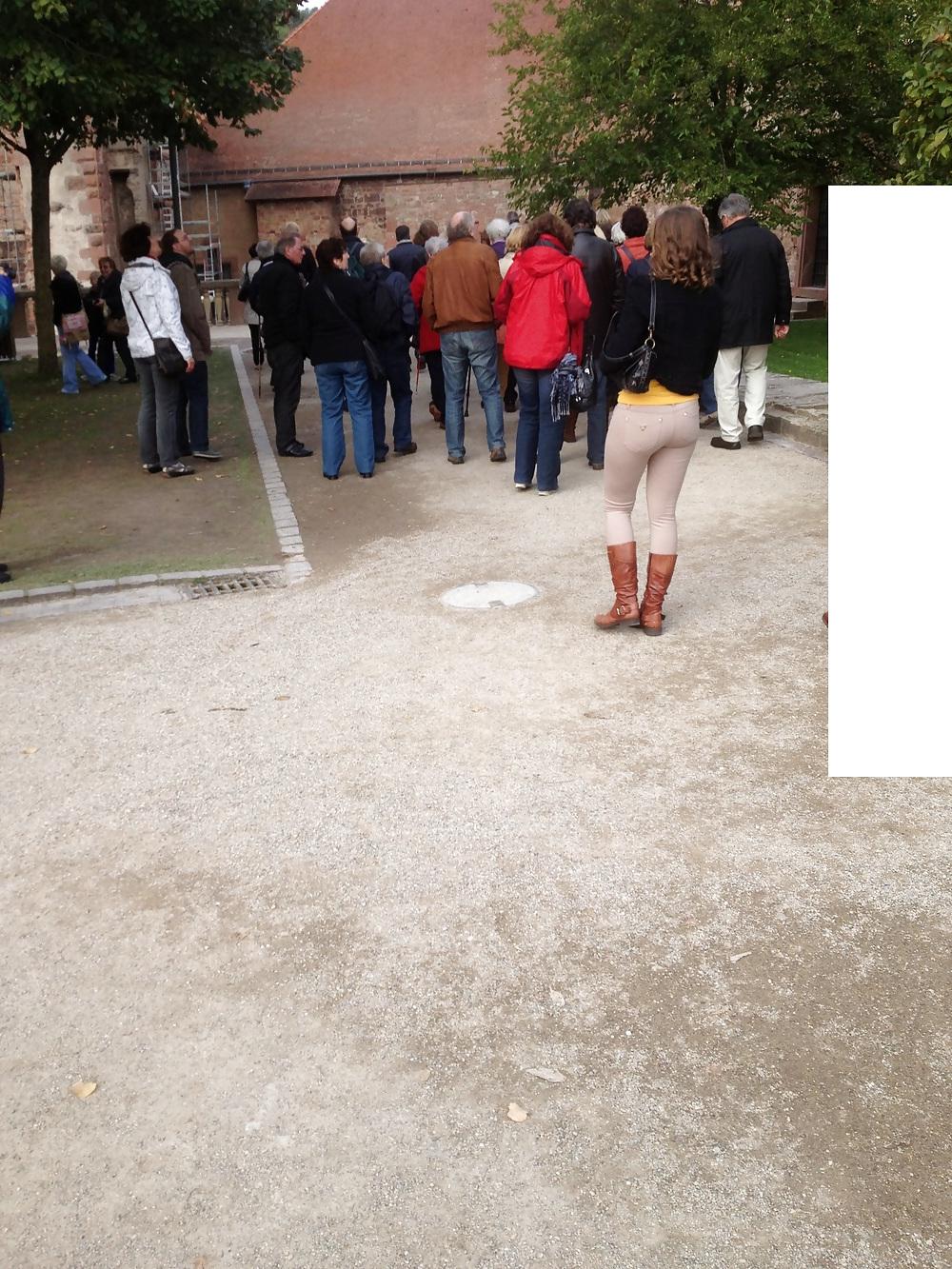 23P Candid Ass in tight Jeans and Boots - Voyeur