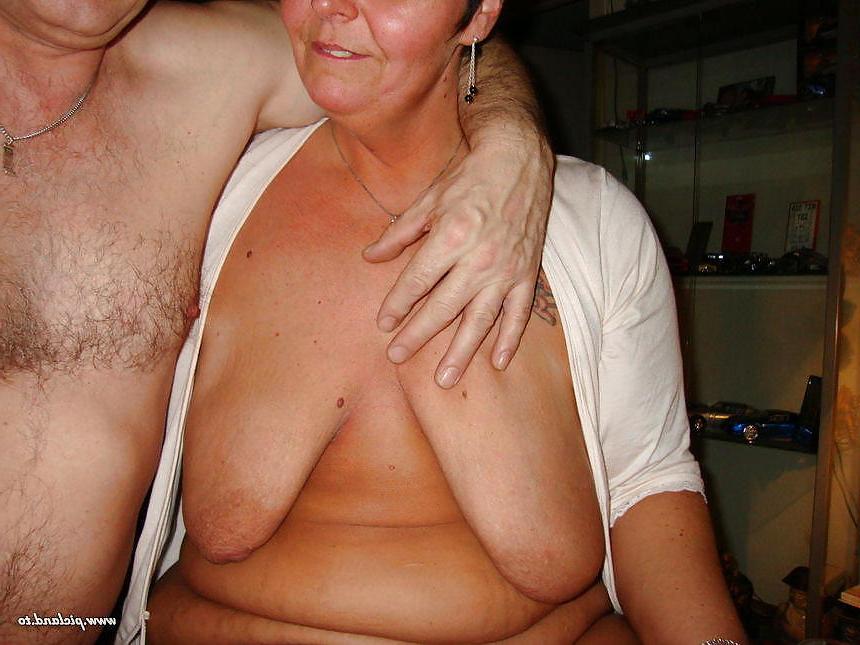 22P Saggy tits