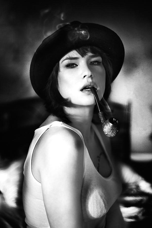 24P Smoking with elegance