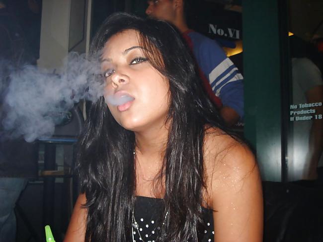 10P For men who love Indian and Pakistani girls smoking