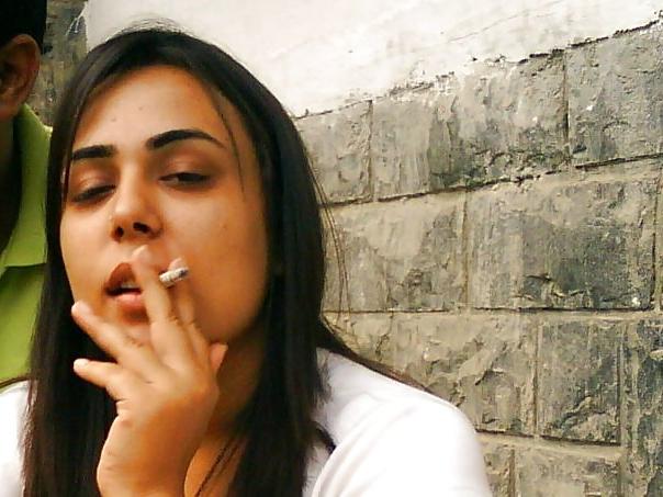 10P For men who love Indian and Pakistani girls smoking