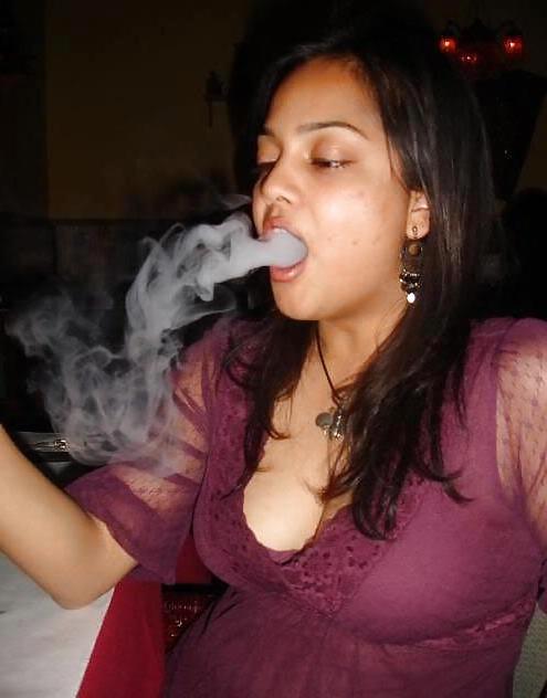 10P For men who love Indian and Pakistani girls smoking