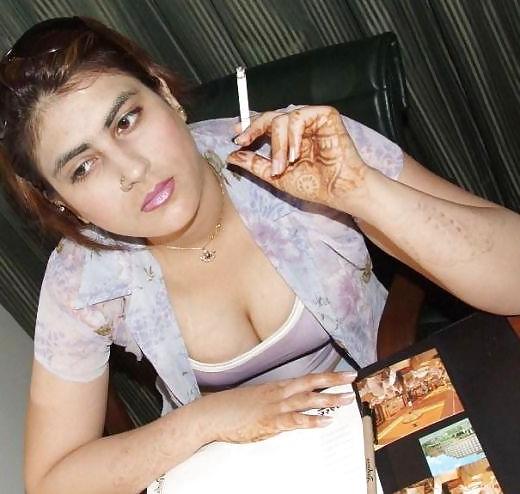 10P For men who love Indian and Pakistani girls smoking