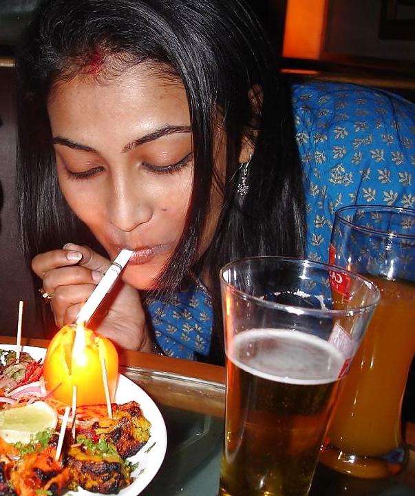 10P For men who love Indian and Pakistani girls smoking