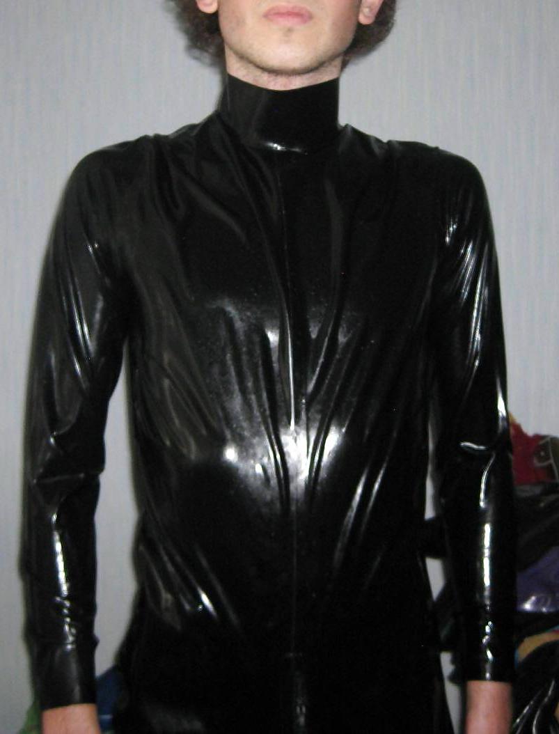 17P 7-th. 2012-04-12. M-size LatexAS catsuit with back zipper.
