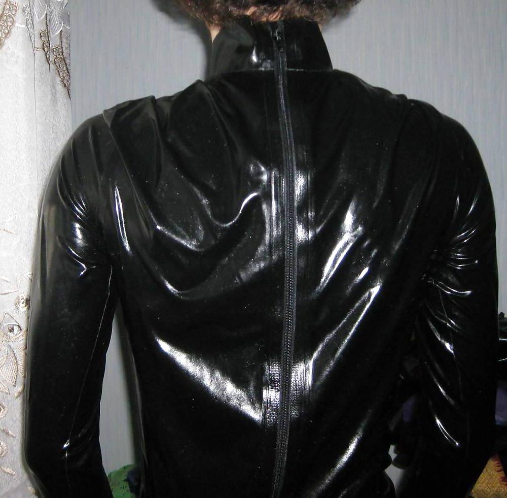 17P 7-th. 2012-04-12. M-size LatexAS catsuit with back zipper.