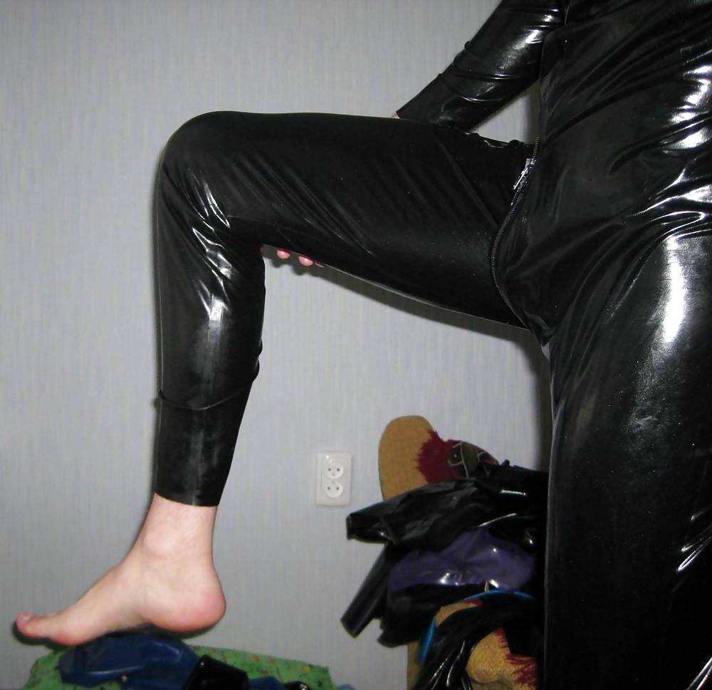17P 7-th. 2012-04-12. M-size LatexAS catsuit with back zipper.