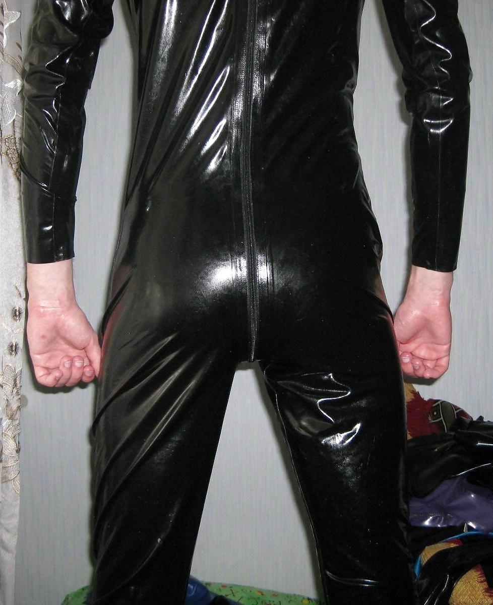 17P 7-th. 2012-04-12. M-size LatexAS catsuit with back zipper.