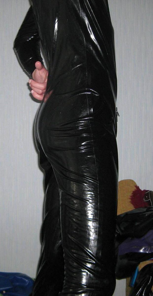 17P 7-th. 2012-04-12. M-size LatexAS catsuit with back zipper.