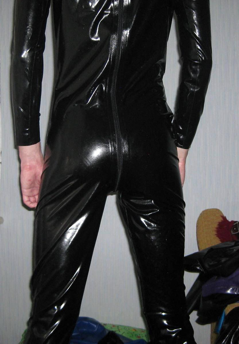 17P 7-th. 2012-04-12. M-size LatexAS catsuit with back zipper.