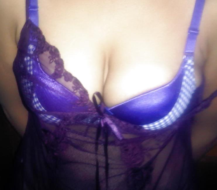 24P Indian mature wife showing boobs 2