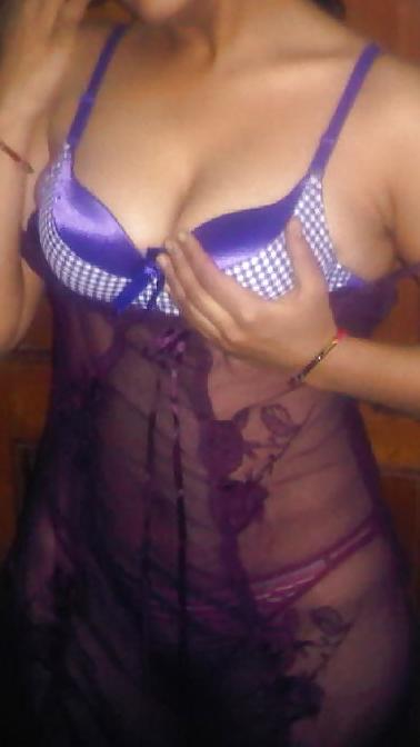 24P Indian mature wife showing boobs 2