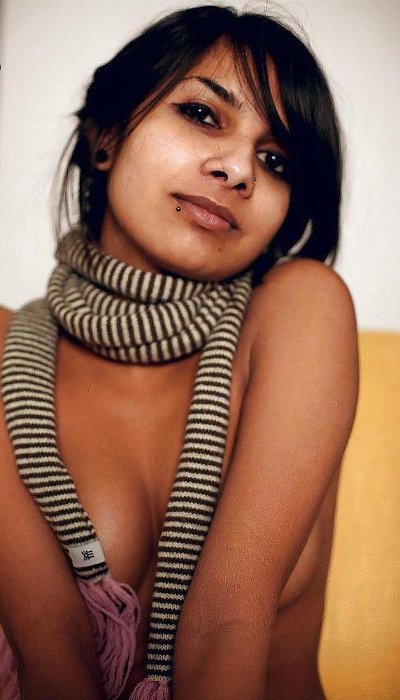 8P Indian girl nude pose with scarf