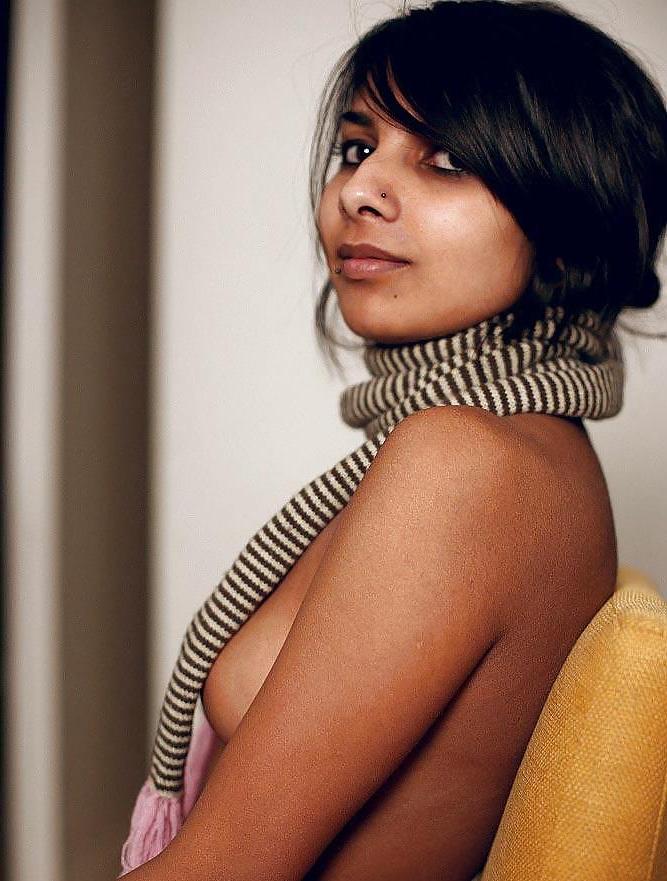 8P Indian girl nude pose with scarf