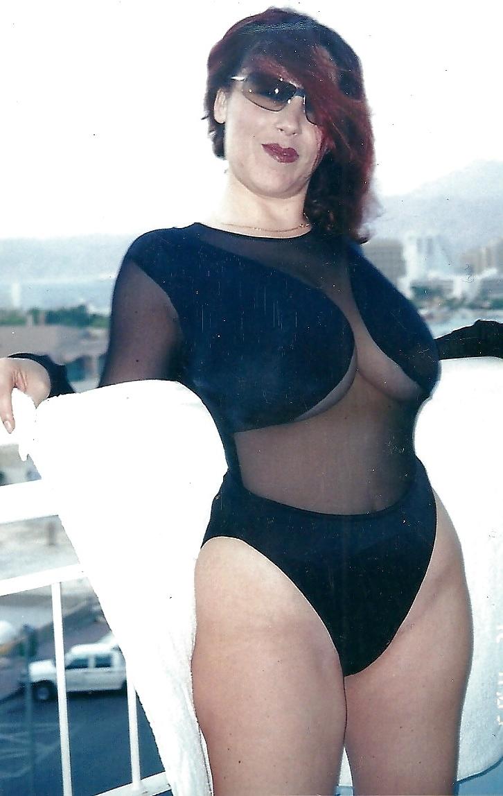 25P Big Titty Mature Wife