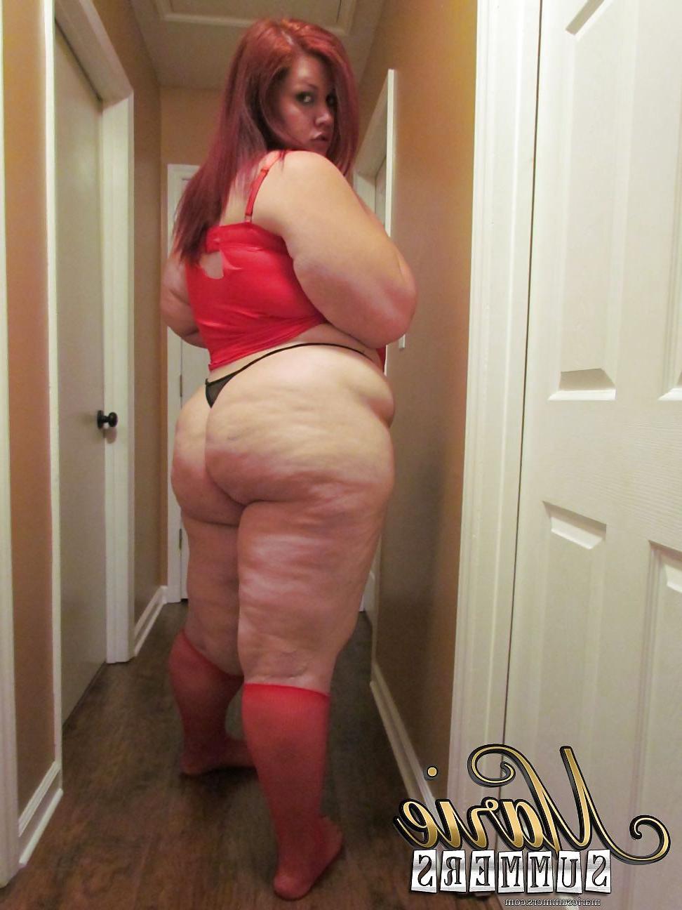5P Marie Summers Smoking in the Hallway