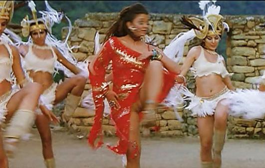 15P Indian Actress Wardrobe Malfunction (OMG)
