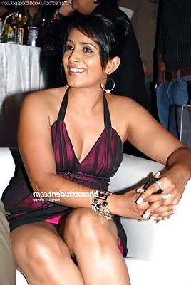 15P Indian Actress Wardrobe Malfunction (OMG)
