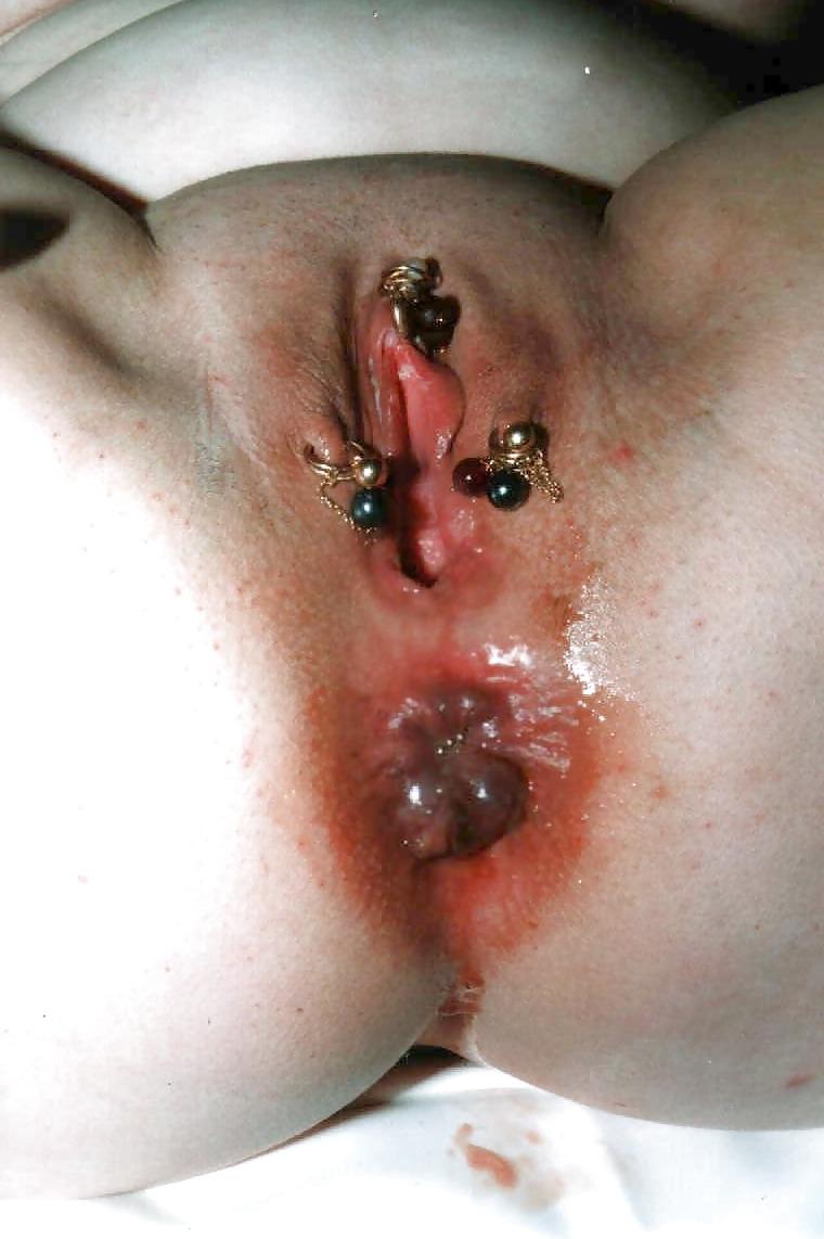 25P NUE CHATTE ET CUL OUVERT AU SPECULUM