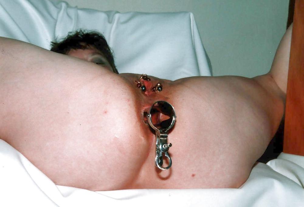 25P NUE CHATTE ET CUL OUVERT AU SPECULUM