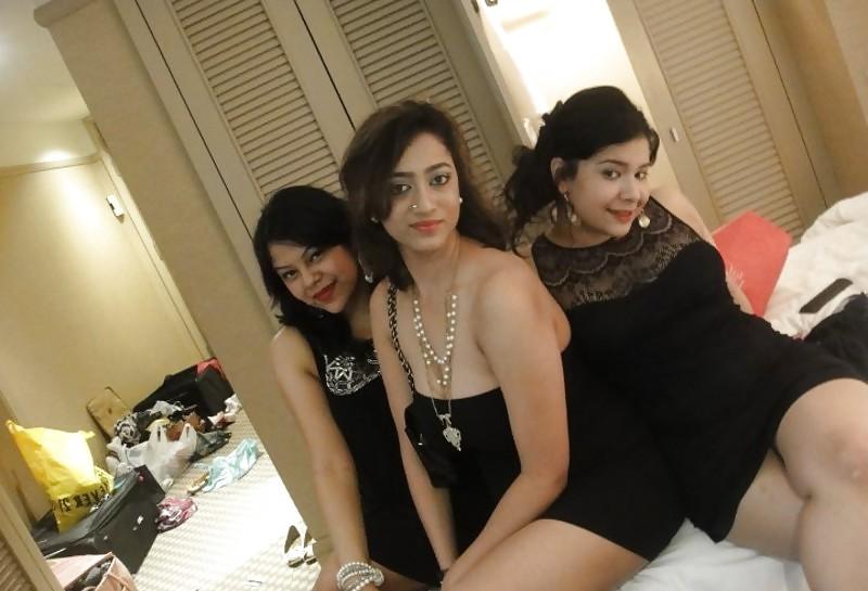 15P Indian NRI Posh Rich Girl hot pics