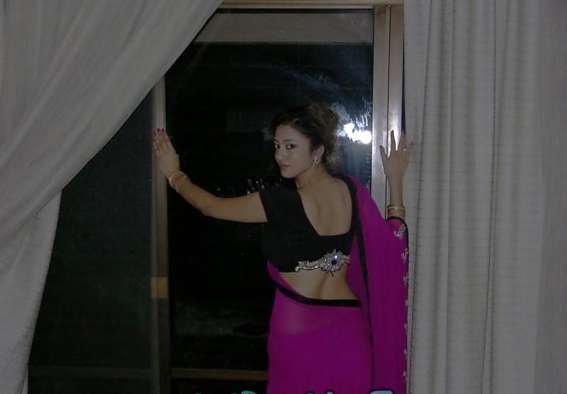 15P Indian NRI Posh Rich Girl hot pics