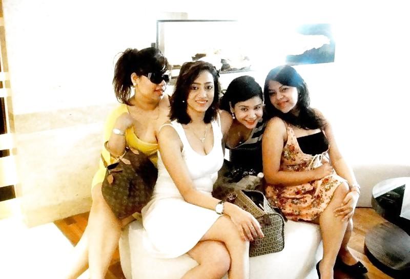 15P Indian NRI Posh Rich Girl hot pics