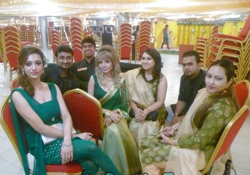 15P Indian NRI Posh Rich Girl hot pics