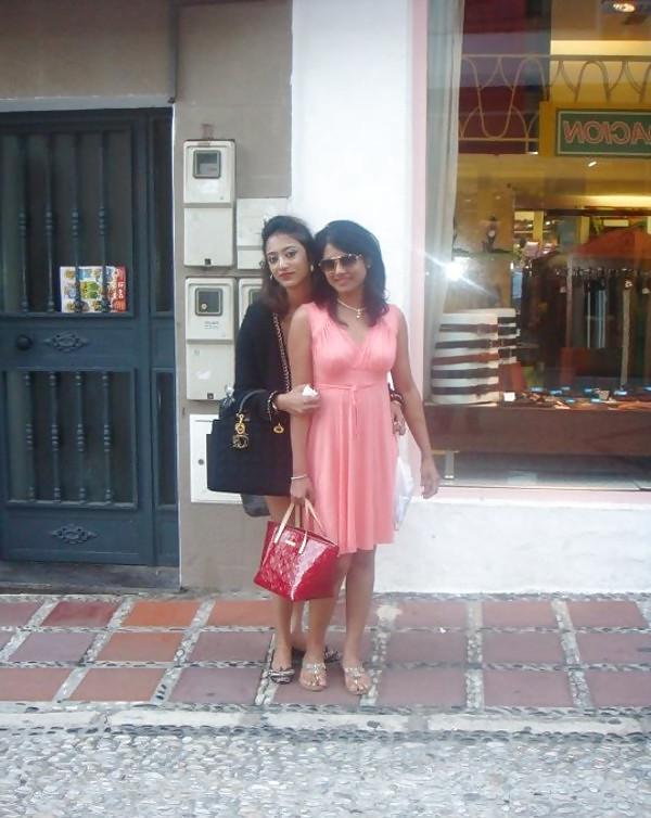 15P Indian NRI Posh Rich Girl hot pics