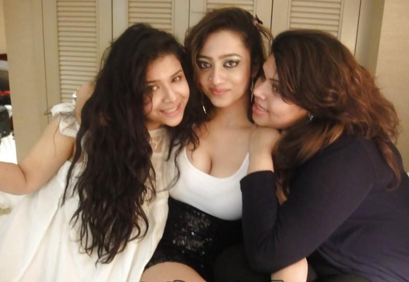 15P Indian NRI Posh Rich Girl hot pics