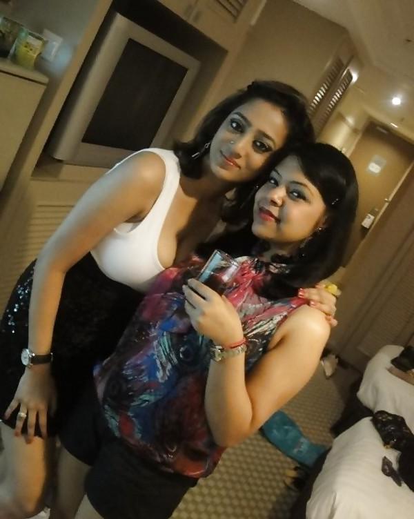 15P Indian NRI Posh Rich Girl hot pics