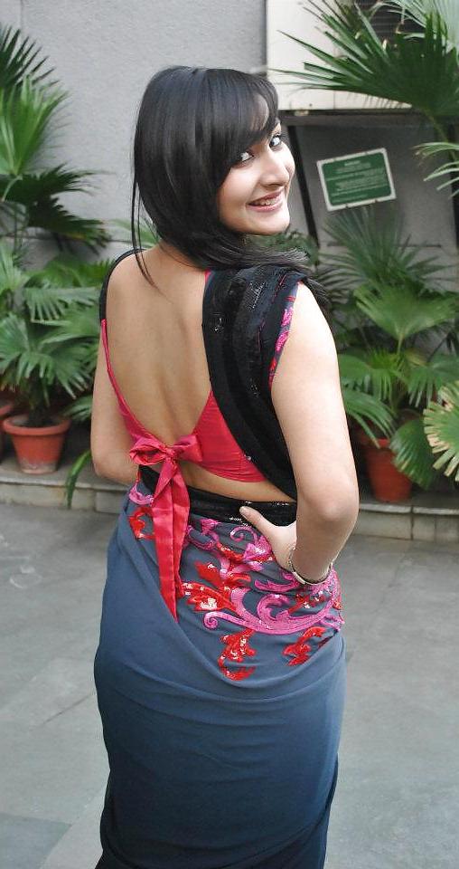 16P Hot as hell Indian girl in saree
