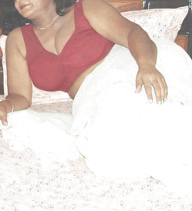 25P Sexy mature indian