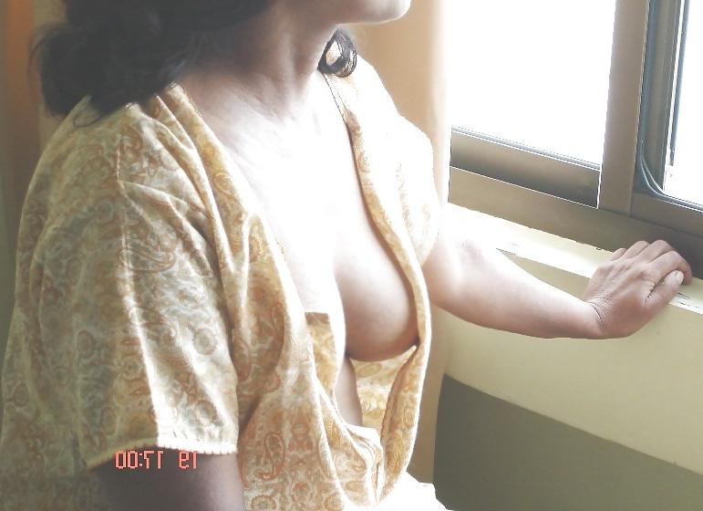 25P Sexy mature indian