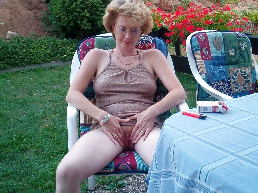 25P MILF flashing - 19