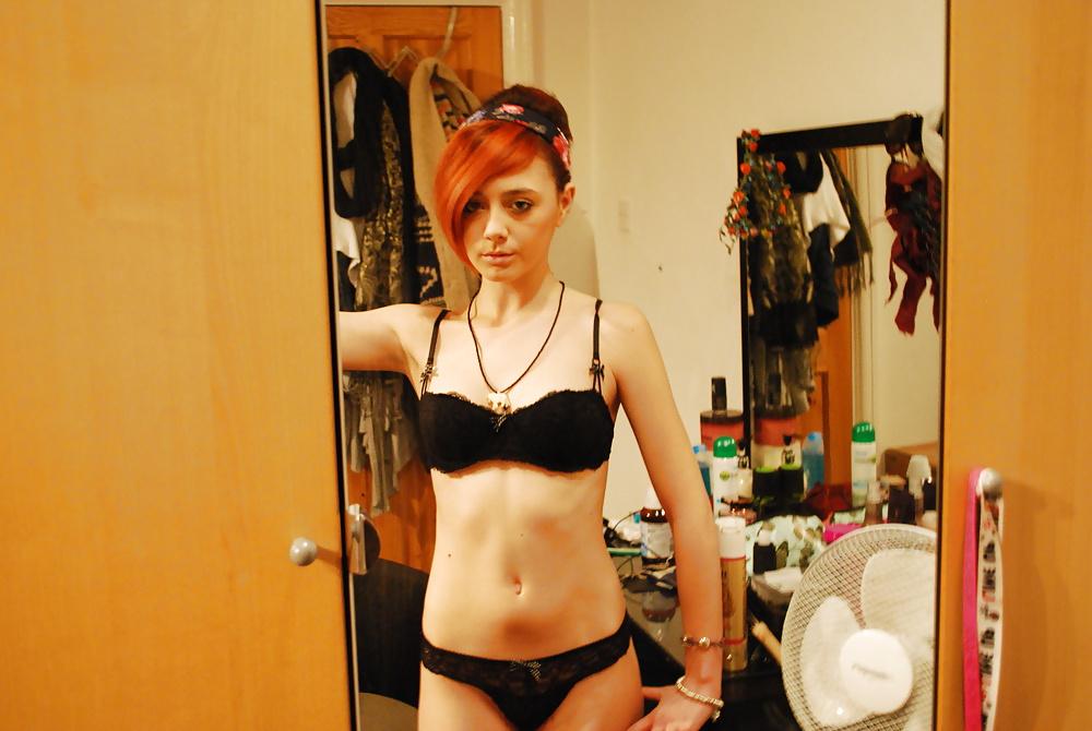 15P Amateur Exposing Her Sweet Tits