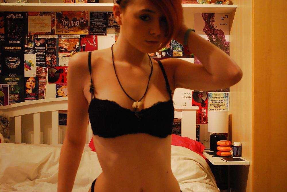 15P Amateur Exposing Her Sweet Tits