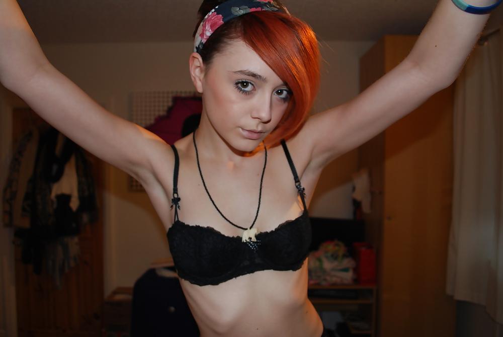 15P Amateur Exposing Her Sweet Tits