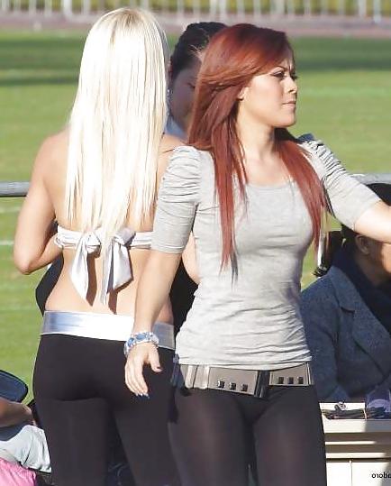 16P Babes in yoga pants 2