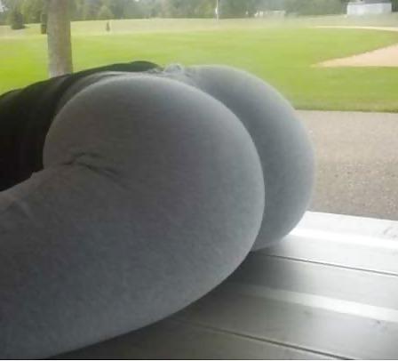 16P Babes in yoga pants 2