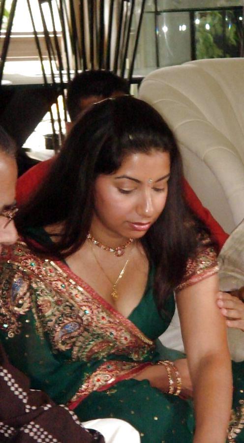 25P INDIAN AUNTIES