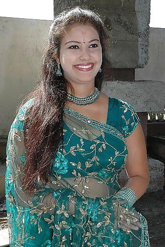 25P INDIAN AUNTIES