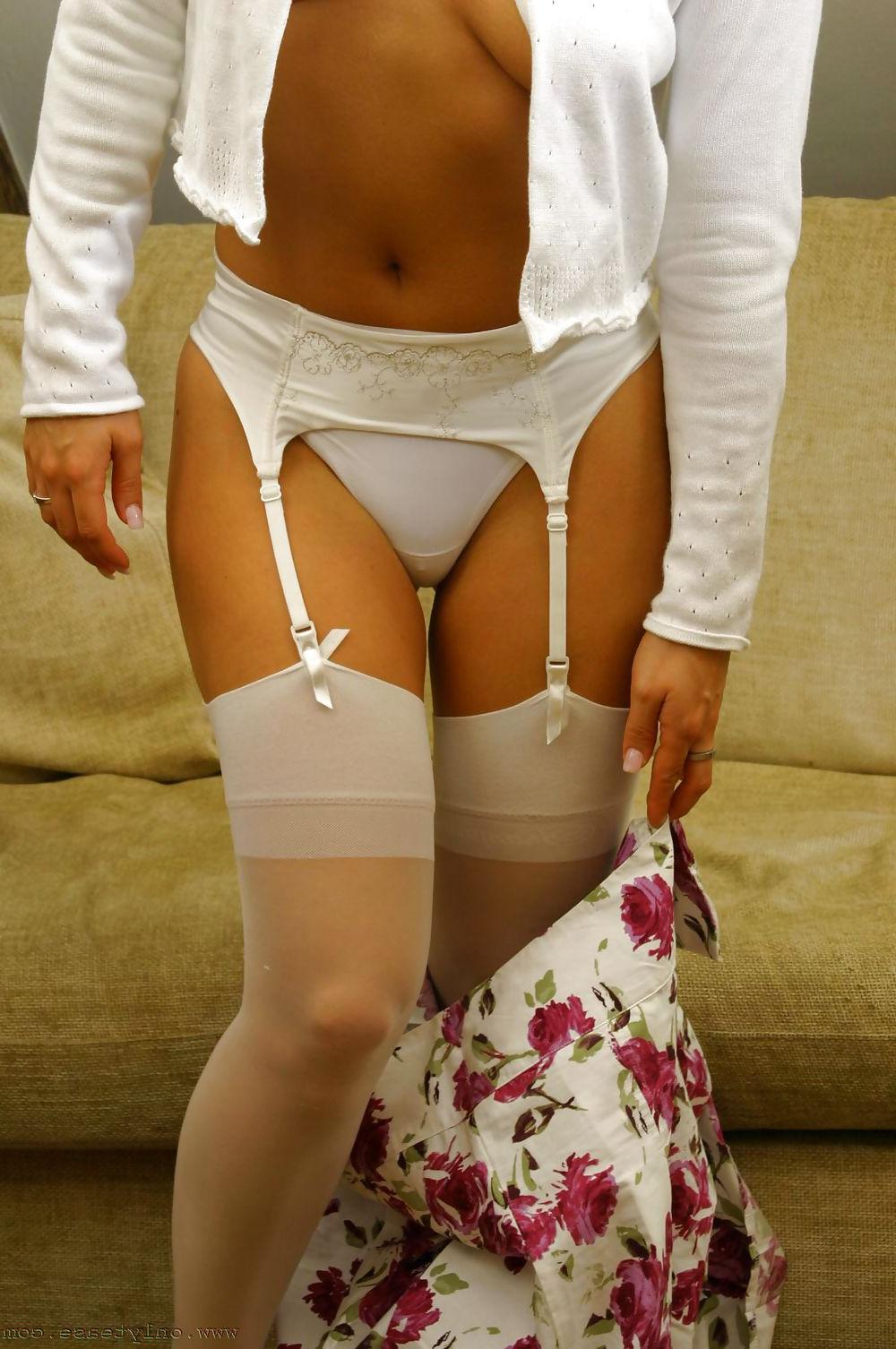 19P KEY - Seduced by ...  02  Babes in Flowers