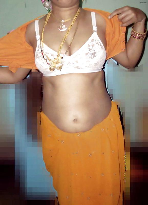 16P Indian aunty saree