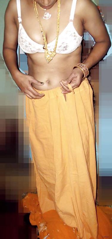 16P Indian aunty saree