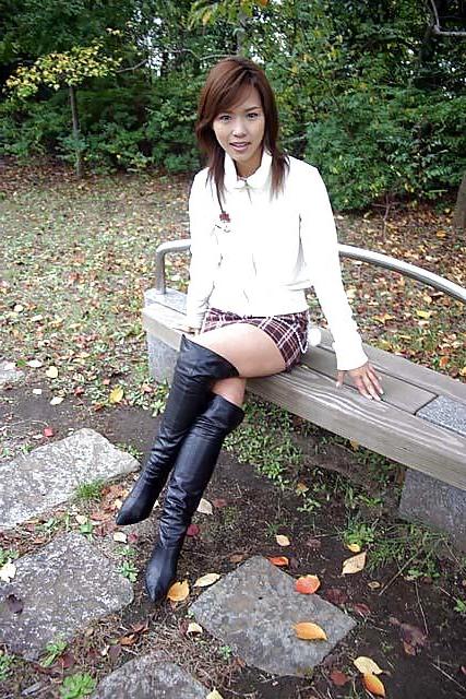 25P Lovely Japanese in boots N-N