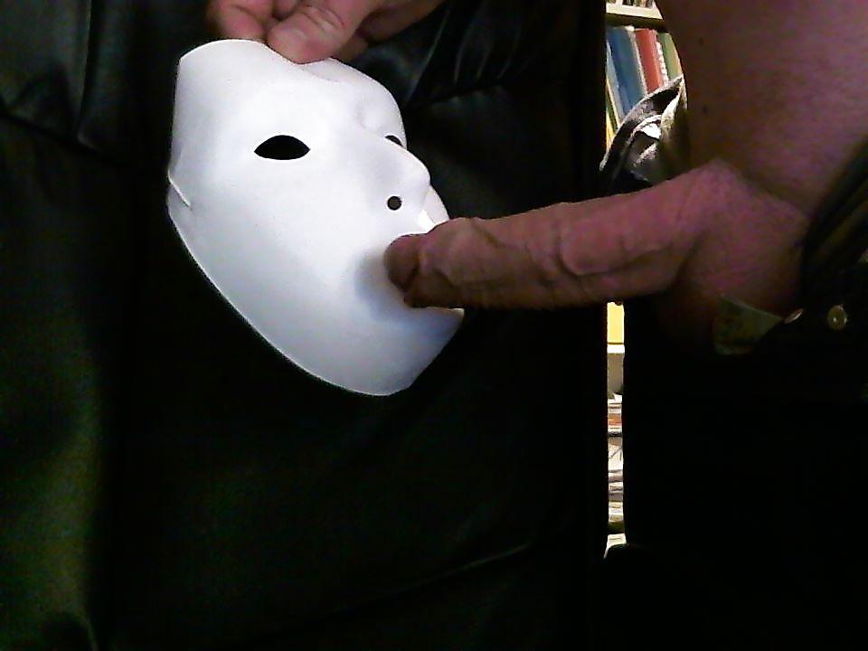 8P My dick with a mask